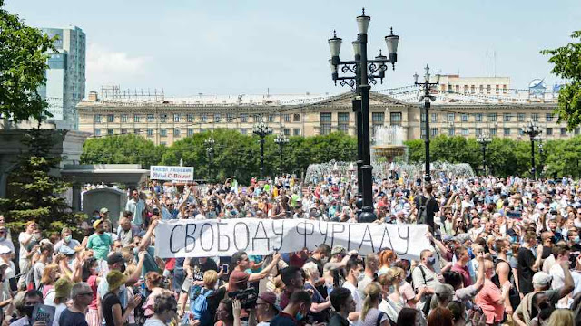 Manifestantes pedem a libertação do governador de Khabarovsk