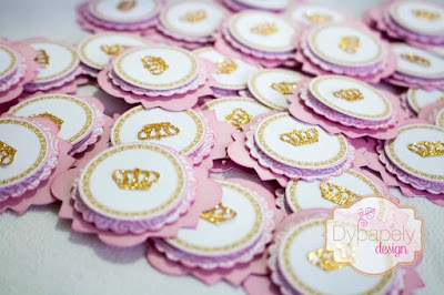 festa de princesa, personalizados de princesa, caixinha personalizada, caixinha de vestido, toppers de princesa, toppers de coroa, caixinha de coroa, caixinha de bolsinha, caixinha coração de princesa, cone de princesa, caixinha laço de princesa, caixinha de princesa quadrada, caixinha de princesa gabe, caixinha de bala