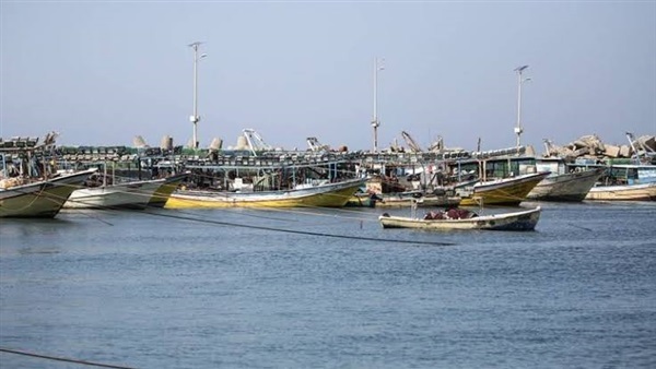 بسبب الرياح توقف الملاحة والصيد في بوغاز رشيد وميناء إدكو بالبحيرة.
