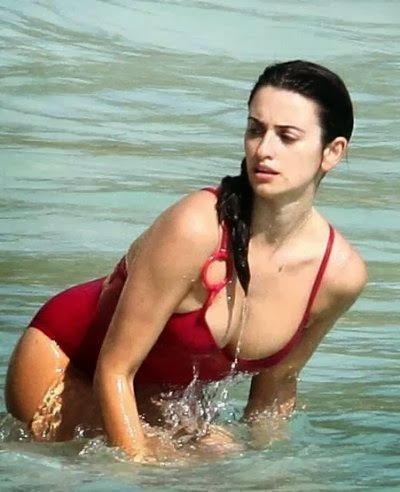 Penelope Cruz Bikini Pics