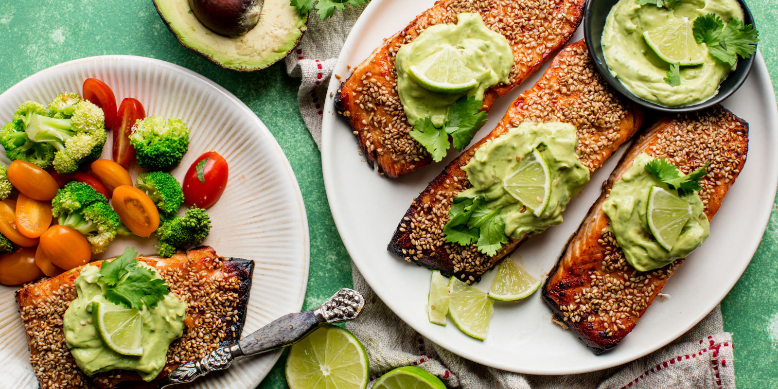 Salmón con Crema de Aguacate y Limón