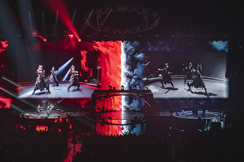 BABYMETAL performing “Karate” with “parallel world BABYMETAL” at Pia Arena MM (Photo Credit: Takeshi Yao)