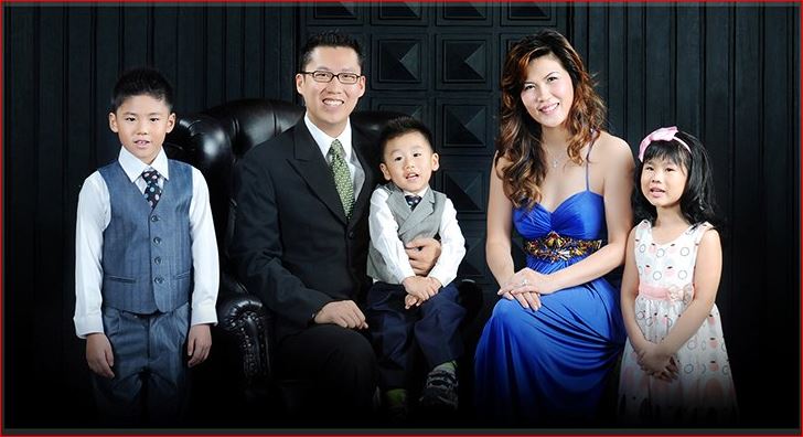 Contoh Foto Studio Keluarga Kecil - Simak Gambar Berikut