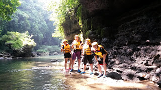 Petualangan Body Rafting Green Canyon