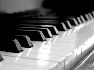 piano keyboard (8)