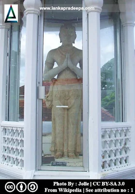 Dutugemunu Statue