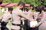 POLRES SIMEULUE MEMBERIKAN BANTUAN KEPADA ANAK PENGIDAP TUMOR