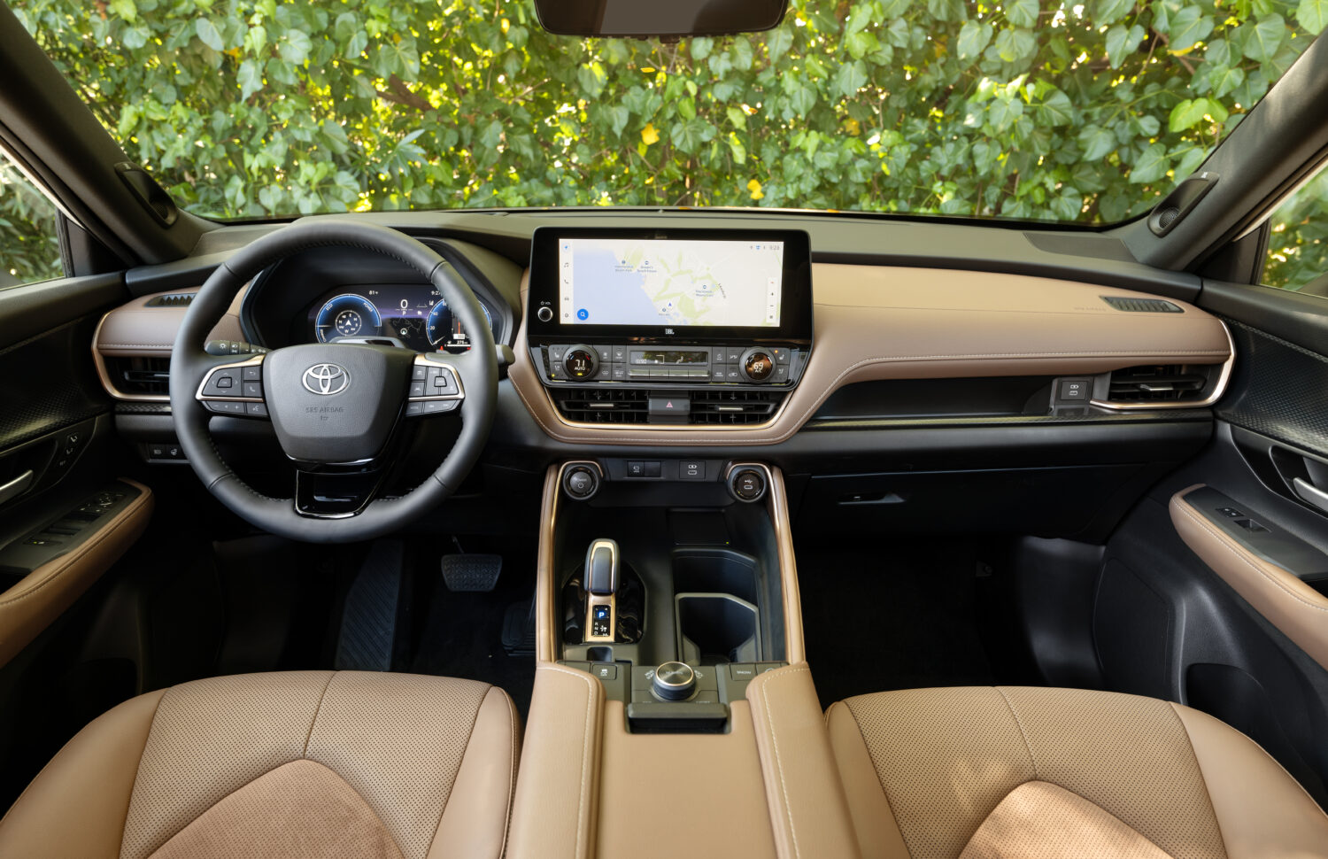 Anthony on Autos: 2024 Toyota Grand Highlander Hybrid MAX Platinum Interior