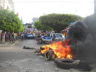 Violentos protestos e lojas saqueadas em Valença