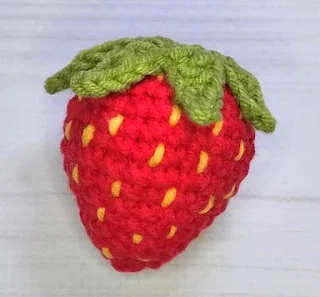 PATRON GRATIS FRESA AMIGURUMI 54739