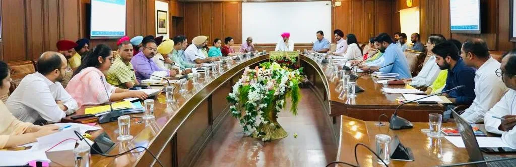 ਗ਼ੈਰ ਕਾਨੂੰਨੀ ਟਰੈਵਲ ਏਜੰਟਾਂ, ਸੰਸਥਾਵਾਂ ਅਤੇ ਏਜੰਸੀਆਂ ‘ਤੇ ਸਖ਼ਤ ਕਾਰਵਾਈ ਕਰਾਂਗੇ: ਧਾਲੀਵਾਲ