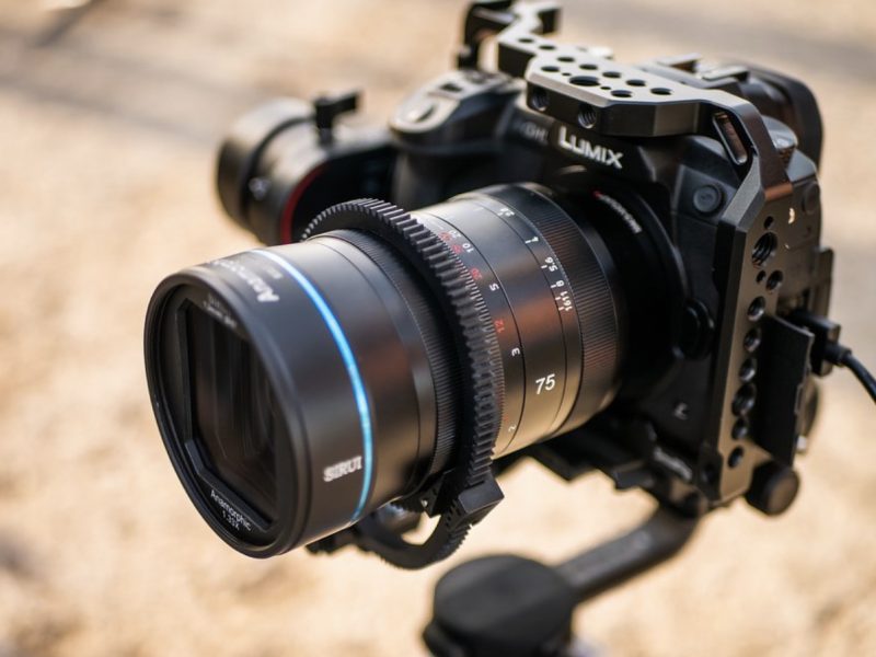 Объектив Sirui 75mm f/1.8 1.33x Anamorphic с камерой Panasonic