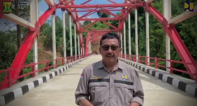 SELESAI TAHAP SATU PEMBANGUNAN JEMBATAN DAN JALAN DI KADUDAMPIT, KADIS PU LAKUKAN MONEV