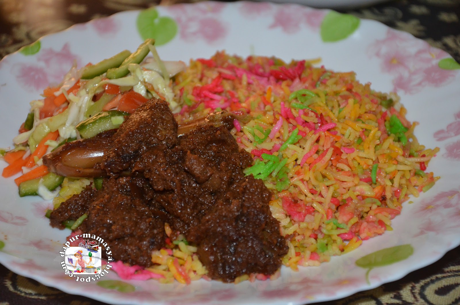 Dapur Mamasya: Nasi Minyak Hujan Panas & Rendang Hitam Sedap