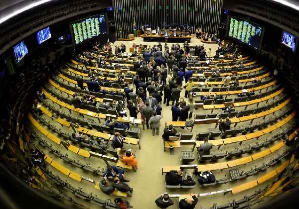 Câmara aprova urgência para votação da minirreforma eleitoral