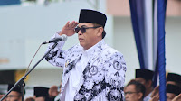 H.M Jafar Sukhairi Nasution Inspektur Upacara Momentum Peringatan Hari Guru Ke 77