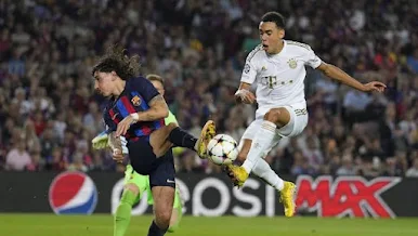 Le jeune Suédois, âgé de 17 ans, est considéré comme l'un des plus grands talents du football européen.  Le FC Barcelone et le Bayern Munich sont en concurrence pour recruter Lucas Bergvall, la pépite suédoise du Djurgardens IF. Le jeune milieu de terrain de 17 ans est considéré comme l'un des plus grands talents du football européen.  Les Catalans ont décidé de se concentrer sur le recrutement de jeunes joueurs cet hiver, et Bergvall est devenu une cible de premier plan. Le Bayern Munich, quant à lui, est connu pour son flair en matière de recrutement et cherche également à investir dans de jeunes talents prometteurs.  Bergvall est un milieu de terrain complet, doté d'une grande technique et d'une vision du jeu. Il est également capable de jouer en attaque, ce qui lui donne une grande polyvalence.  La situation financière du Barça pourrait jouer en faveur du Bayern Munich, qui pourrait offrir un salaire plus élevé au joueur. Cependant, le Barça a l'avantage de pouvoir offrir à Bergvall la possibilité de jouer au plus haut niveau dès son plus jeune âge.  La décision de Bergvall sera probablement prise au cours des prochaines semaines. Cette bataille intense entre les deux clubs européens met en lumière l'importance accordée aux jeunes talents dans le football européen.