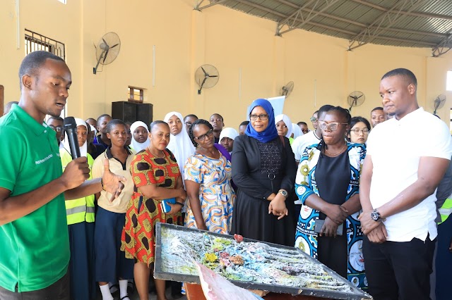 NEMC NA MAZINGIRA PLUS WAFANIKISHA PROGRAMU YA  TAKA SIFURI KWA SHULE YA SEKONDARI YA WASICHANA YA DAR ES SALAAM 
