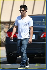 taylor-lautner-la-lunch-06