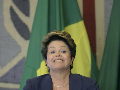 PRESIDENTE DILMA DRIBLA SEGURANÇA E VAI ANDAR DE MOTO - O 