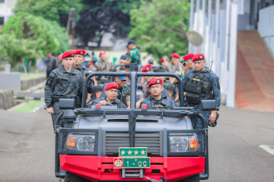 Kasad Jendral TNI Maruli Simanjuntak Terima Brevet Anti Teror Kehormatan