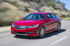 Front 3/4 view of 2016 Honda Accord Sport