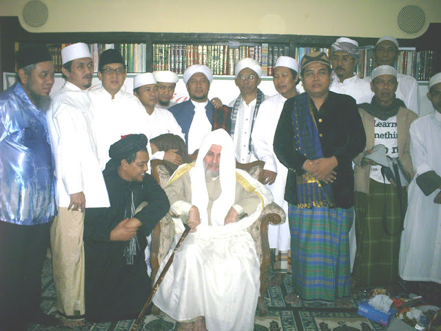 kiai ali badri berfoto bersama mursyid thariqah