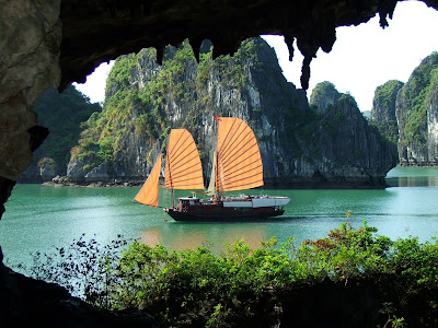 Vietnam tours: Ha Long bay