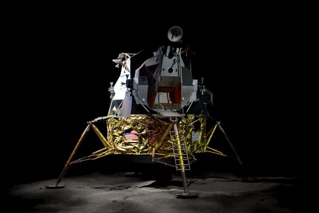 El módulo lunar de la misión Apolo 11, la primera en llegar a la luna, en una exhibición.