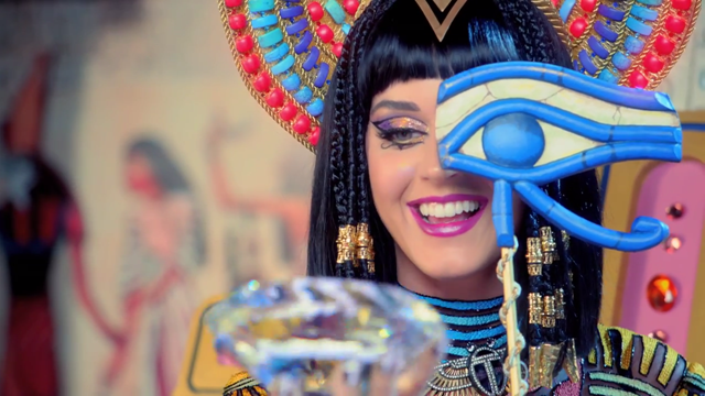 Katy Perry - Dark Horse (feat. Juicy J) (Official) ft. Juicy J.mp4_snapshot_01.07_[2014.02.21_18.20.07]