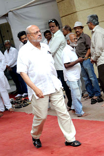 Shahrukh,Priyanka & Others at  Ashok Mehta's funeral ceremony