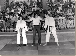 ARTUR LUTANDO 4A Final do Campeonato Carioca de Jiu-Jitsu de 1974 Artur x Tarcísio Moreno copy