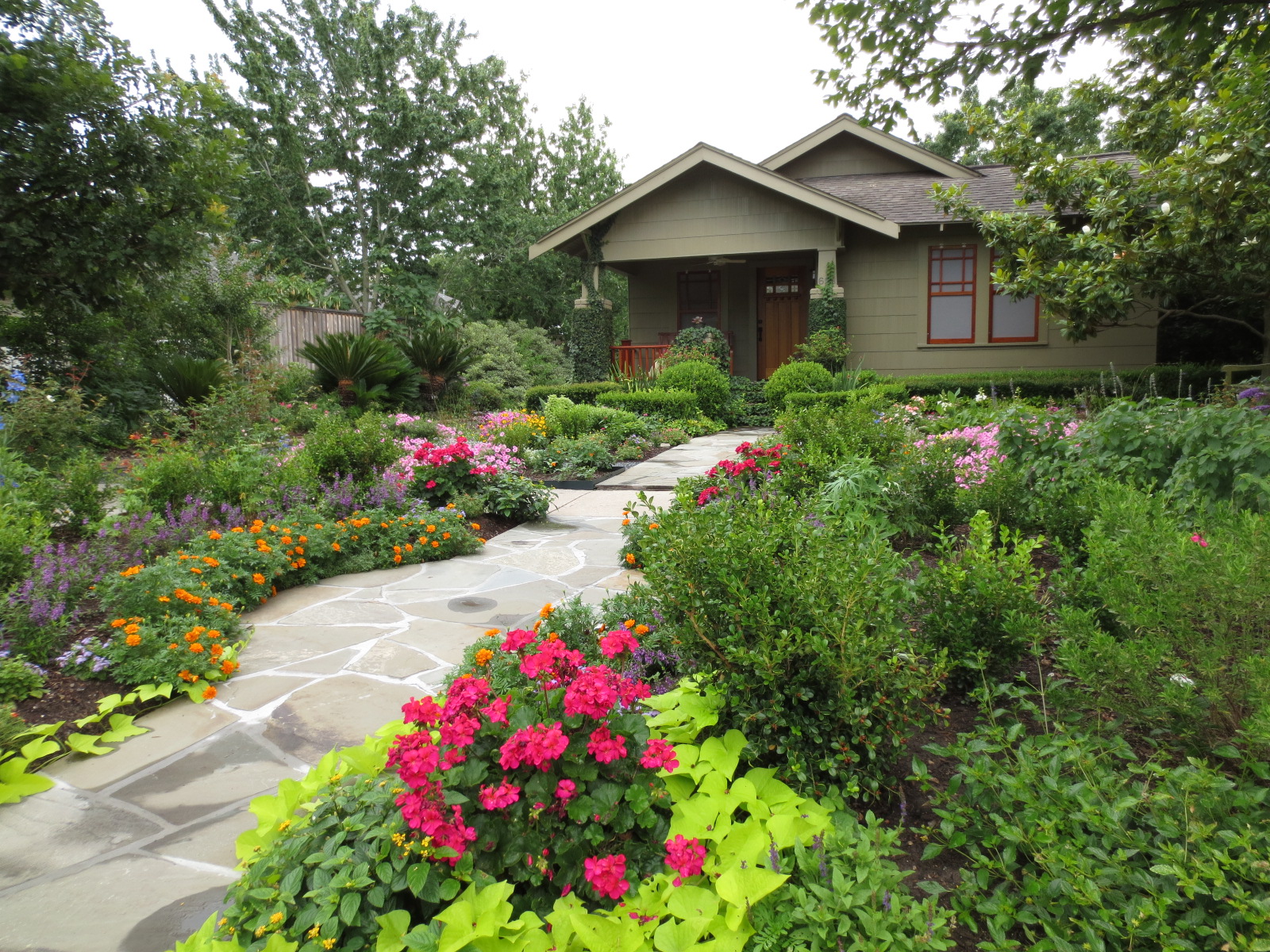 The OtHeR HoUsToN: GREAT BUNGALOW GARDEN IDEAS