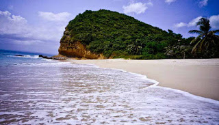 "14.Pantai Surga"