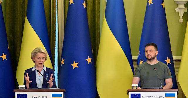 The European Council grants Ukraine and Moldova European Union candidate status 