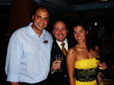 Gustavo, eu e Carolina, os únicos a falar português a bordo.