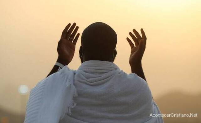 Hombre musulmán abandona el Islam a se convierte a Cristo