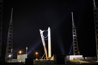 spacex-falcon-9-rocket-pad-night