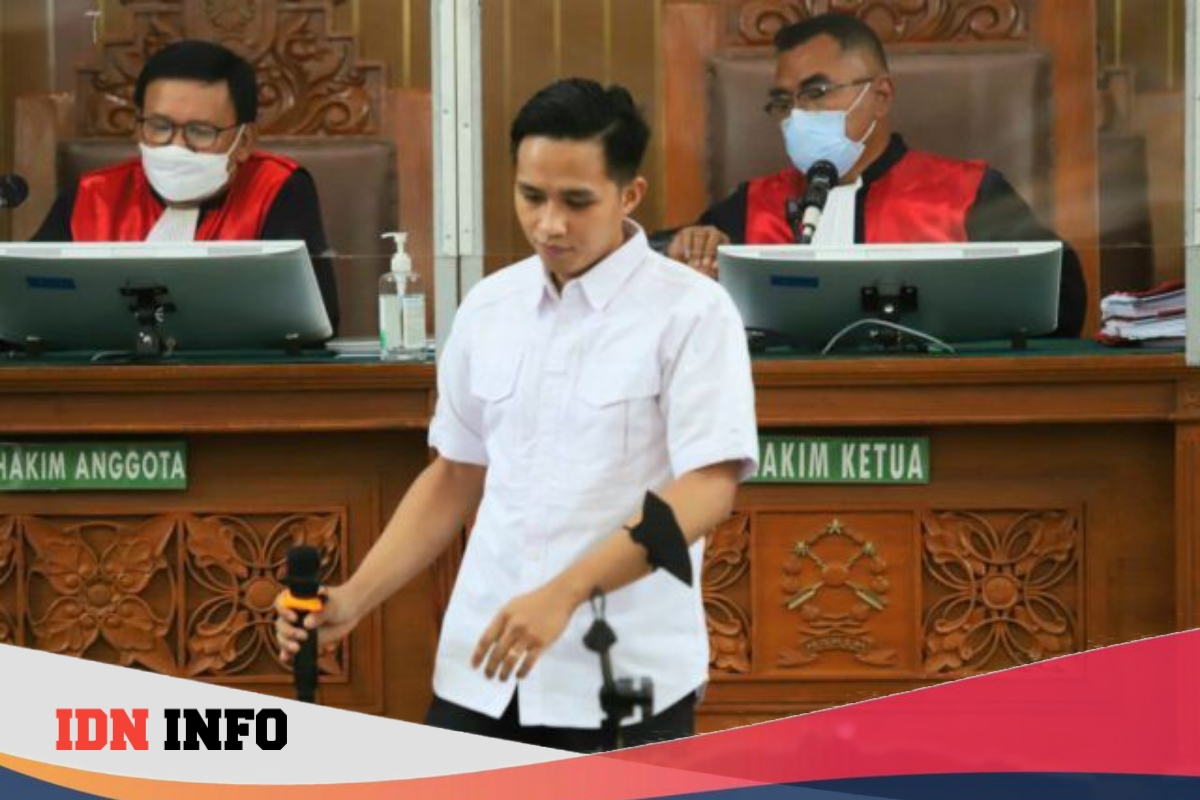 Penentuan hukuman Richard Eliezer Pudihang Lumiu Bharada E Justice collaborator Pembunuhan berencana Brigadir Yosua Hutabarat JPU Hukuman pidana Majelis hakim Lembaga Perlindungan Saksi dan Korban (LPSK) Status saksi pelaku Proses persidangan Aspek yuridis Aspek sosiologis Aspek filosofis Tuntutan JPU Keputusan majelis hakim Pertimbangan hakim Doktrin hukum Justice collaborator Bharada E Pembunuhan berencana Brigadir Yosua.