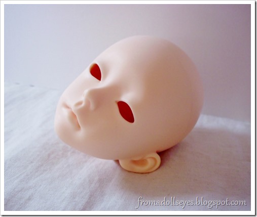 A floating bjd head.  It was included free with the purchase of a doll as part of an event.  