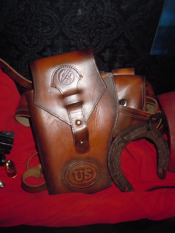 Hellboy 2 gun holster prop