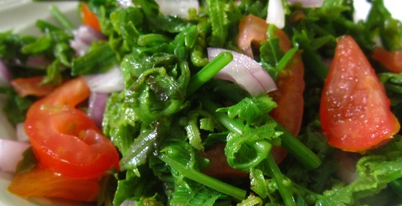 How to Make Ensaladang Pako or Fiddlehead Fern Salad