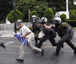 Παπανδρέου: "Είμαστε σε κατάσταση όμοια με πόλεμο!"