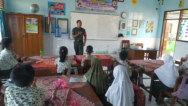Peduli Generasi Muda, Anggota Pos Selopuro Laksanakan Kegiatan Babinsa Masuk Sekolah