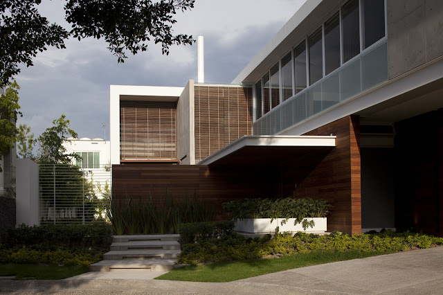 Entrance facade of the FF House in Mexico