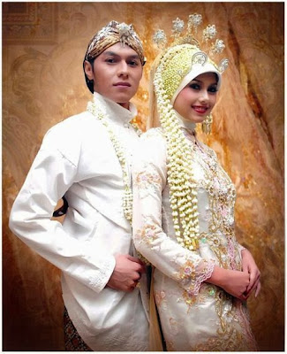 Contoh Model Kebaya Pengantin Jawa Modern Terbaru