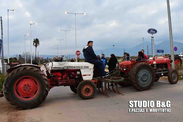 Πανελλαδικά μπλόκα αποφάσισαν οι αγρότες