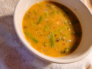 Soupe crémeuse  végane aux haricots blancs et asperges