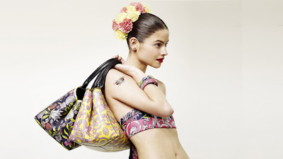 Loewe, campaña, mujer, mariposas, estampados, tales of spain