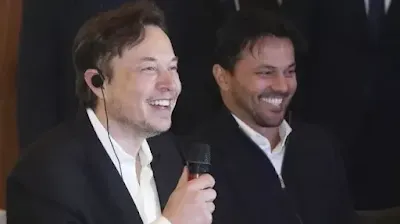 Elon Musk (kiri). [Kenny OLIVEIRA / BRAZIL'S MINISTRY OF COMMUNICATION / AFP]